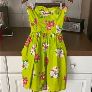 Women’s strapless dress